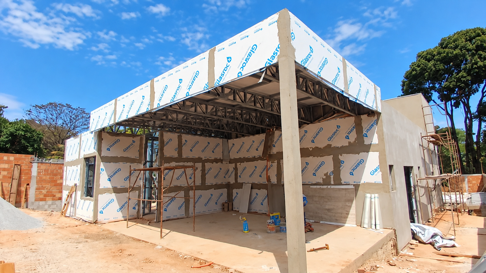 Residência em Light Steel Frame — Fechamento Externo com Glasroc e Basecoat — imagem principal da obra em Light Steel Frame