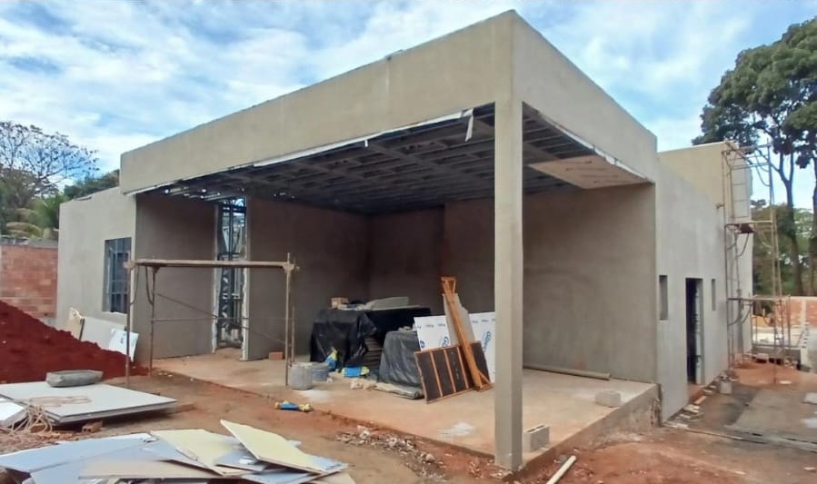Residência em Light Steel Frame — Fechamento Externo com Glasroc e Basecoat — detalhe 1 da execução em Light Steel Frame